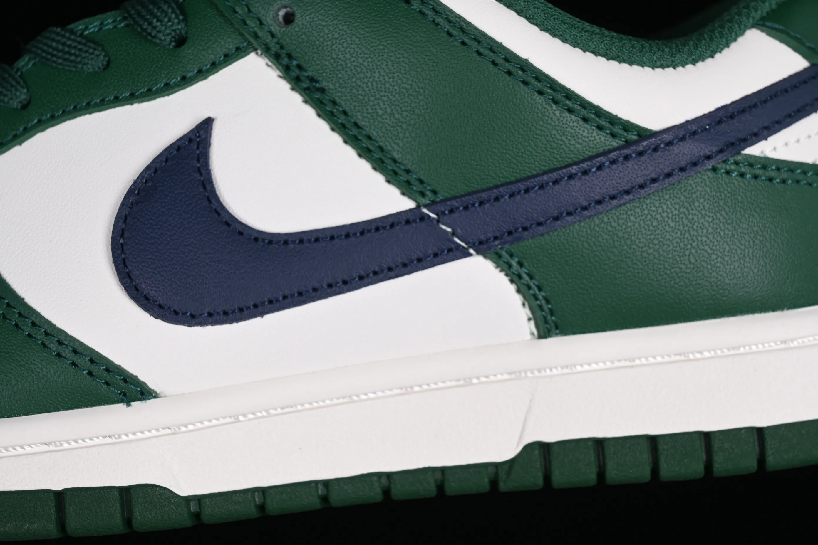 All categories Nk SB Dunk series Nk SB Dunk Low low-top sneakers C version Nk Dunk Low "Gorge Green" retro white and green SB low-top sports and leisure sneakers DD1503-300